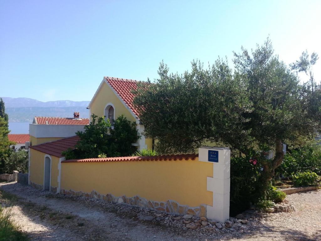 Apartments Brac Supetar Exterior foto